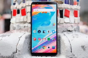 Безрамочный смартфон OnePlus 5T по цене за 569.99$ - изображение