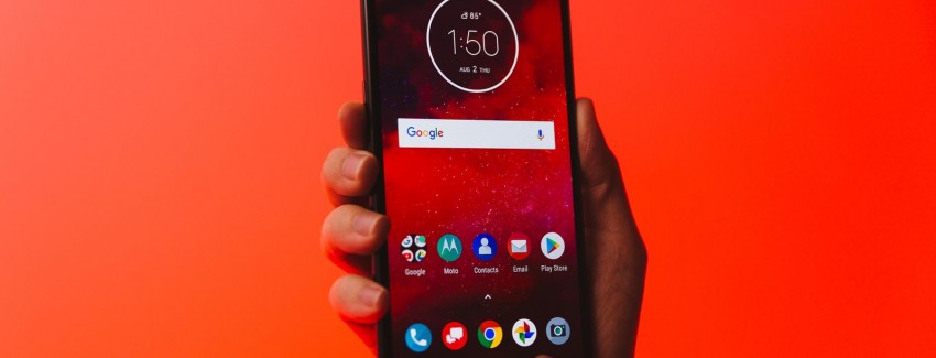 Анонсирован смартфон Motorola Moto Z3 – первый в мире аппарат с подключаемым - изображение